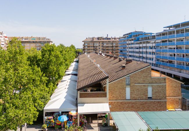 Ferienwohnung in Porto Santa Margherita - CENTRO COMMERCIALE - Whg auf zwei ETG + Terrasse und 2 Zi