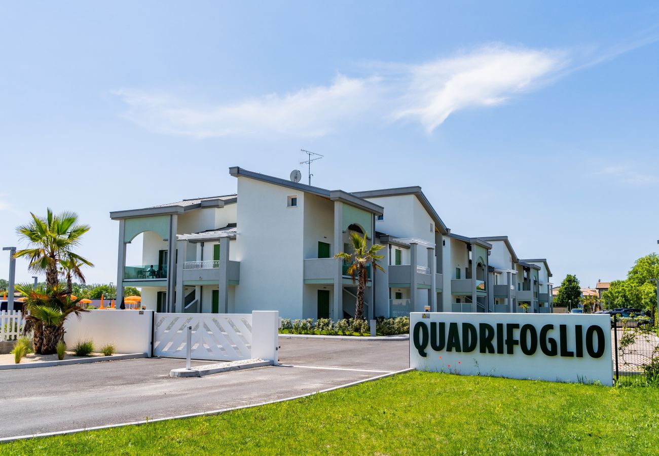 Ferienwohnung in Caorle - QUADRIFOGLIO - Whg. im EG mit Garten Pool Blick und 1 Schlafzimmer