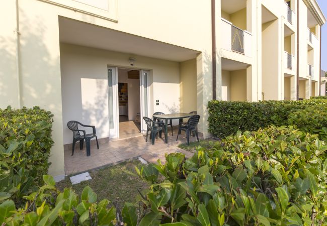 Ferienwohnung in Caorle - ROBINIA - Apt auf zwei Etg mit Balkon und  2 Schlafzimmern