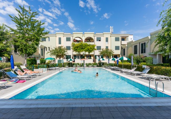 Ferienwohnung in Caorle - FARNIE - Wohnung auf 1 Etg + Balkon und 2 Schlafzimmern (8 pax)