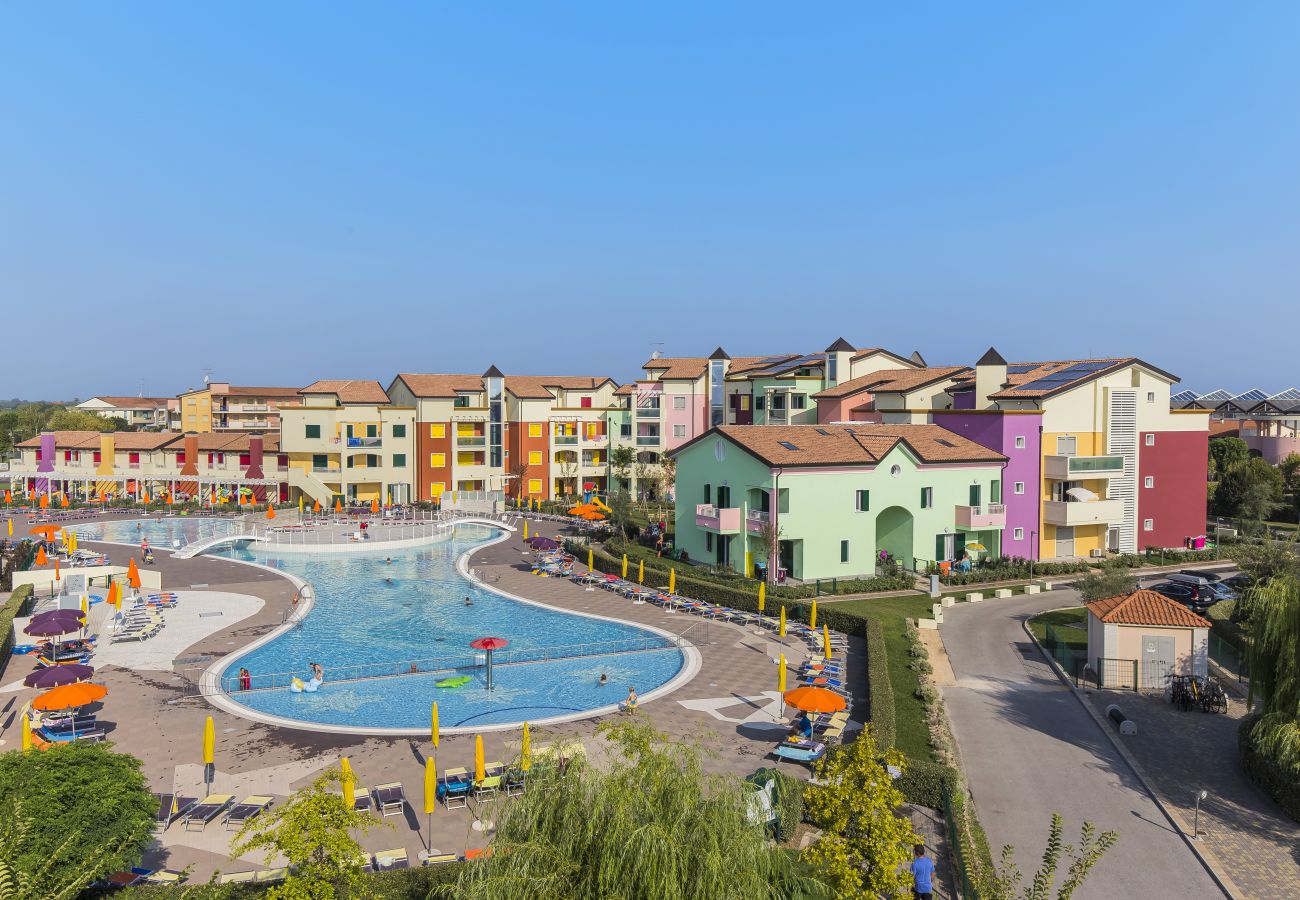 Ferienwohnung in Caorle - LARICI - Duplex Apt mit 2 Schlafzimmern Balkon und 2 BdZ