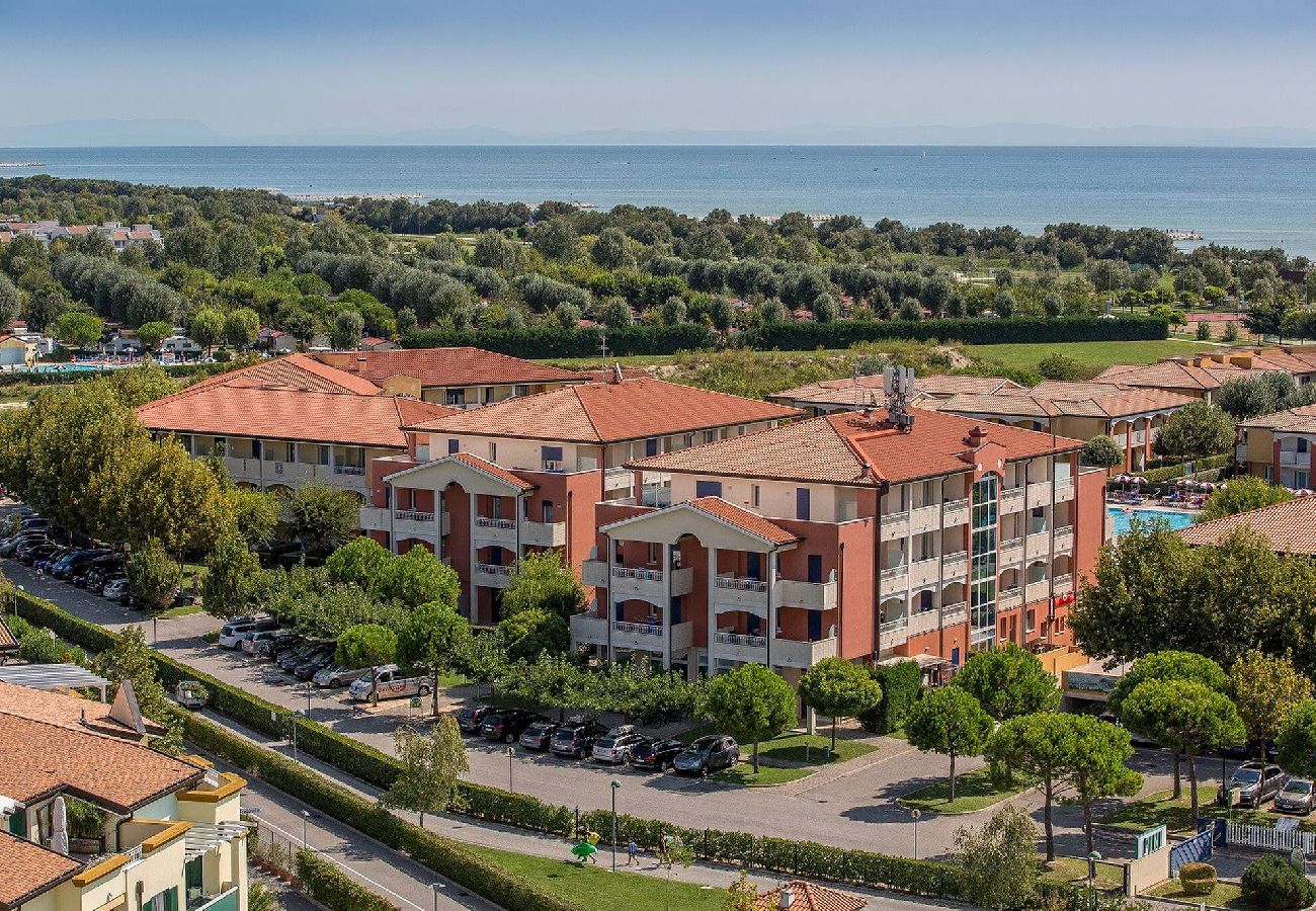 Apartment in Caorle - Two-bedroom apartment with balcony