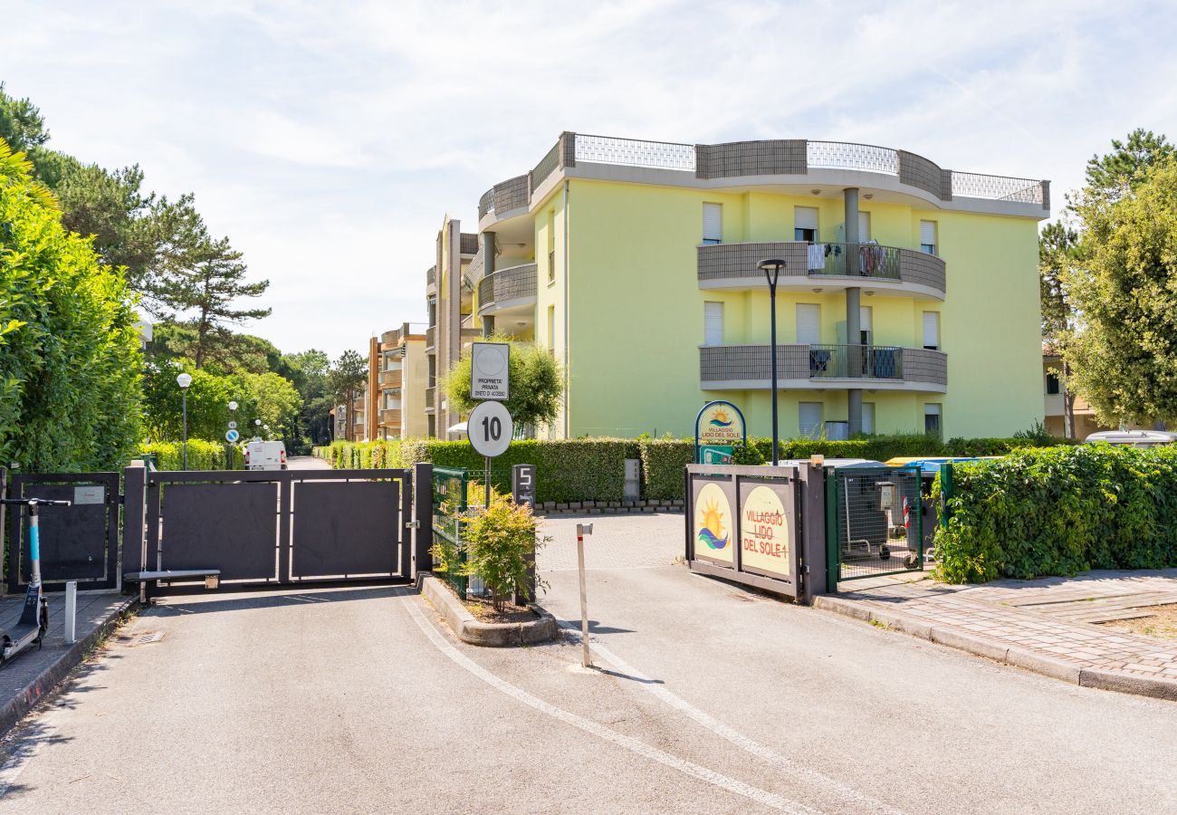 Apartment in Bibione - Two-bedroom apt on one floor with balcony