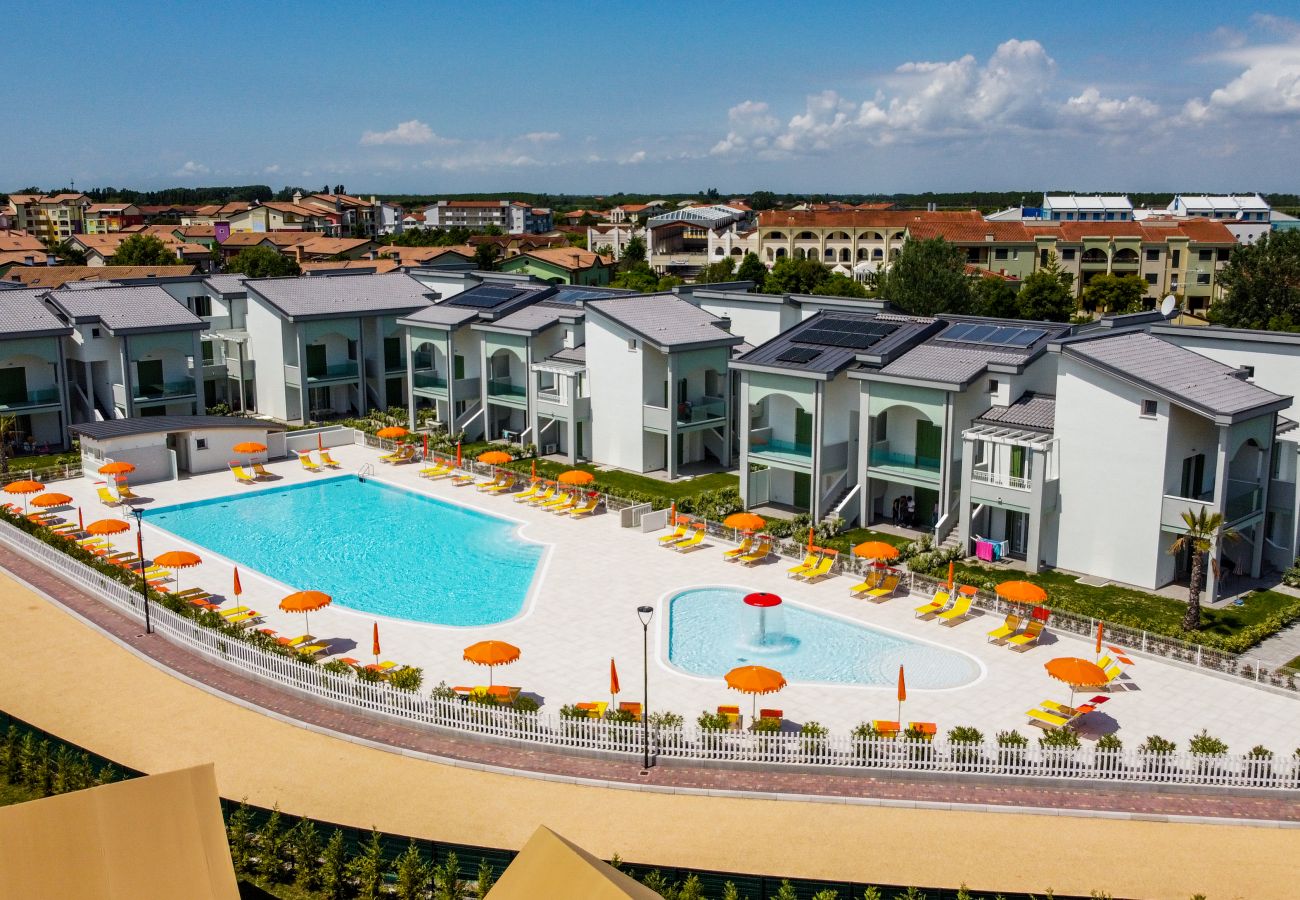 Apartment in Caorle - QUADRIFOGLIO - Two-bedroom apt on two floor with balcony, two bath