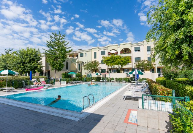 Apartment in Caorle - FARNIE - Two-bedrooms apt on one floor with balcony (7 pax)