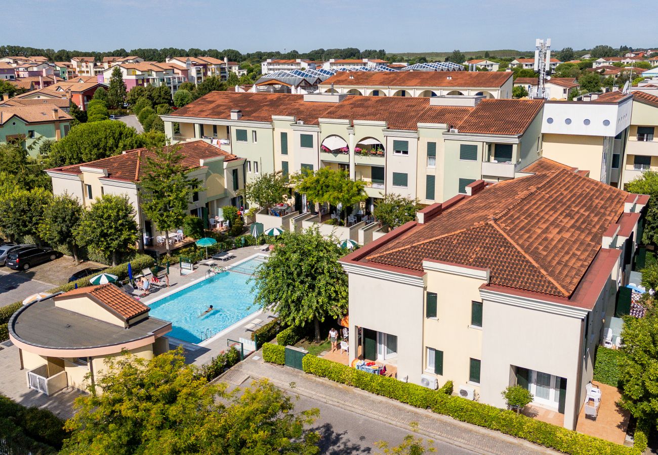 Apartment in Caorle - FARNIE - Two-bedrooms apt on one floor with balcony (6 pax)