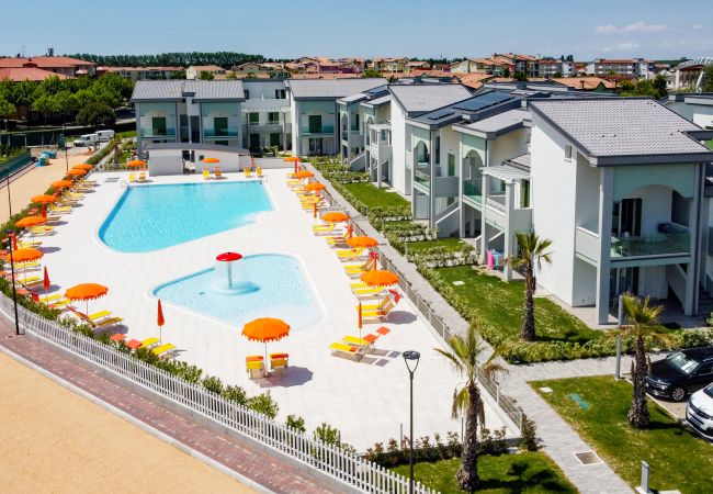 Apartment in Caorle - QUADRIFOGLIO - Two-bedroom apt on two floor with balcony (8 pax)
