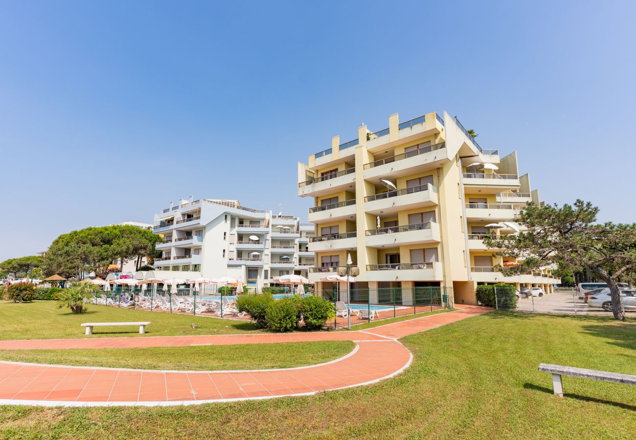 Apartment in Bibione - SAN GIORGIO - Two-bedrooms apt on one floor with balcony seafront